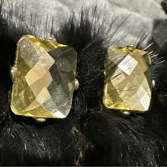 Vintage Faceted Yellow-Green Stud Earrings Gold Stud Earrings - Picture 15 of 17